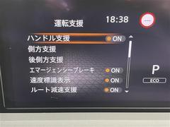 【衝突被害軽減ブレーキ】走行中に前方の車両と歩行者を認識。衝突の危険が高いと判断した場合に警報や緊急ブレーキで衝突回避や衝突時の被害を軽減。前後の踏み間違いによる誤発進も抑制します。 7