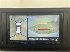 【パノラミックビューモニター】クルマを真上から見下ろした視点で駐車をサポートします！クルマの斜め後ろや真横など、いち早く障害物に気が付くことができます。 5