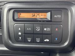 【フルオートエアコン】お好みの温度に設定しておくだけで車が風量を自動調整。 6