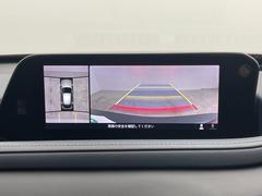【３６０°ビュー・モニター】まるでクルマを真上から見下ろしたかのような視点で駐車をサポートします！クルマの斜め後ろや真横など、前後左右の４つのカメラの映像が合成されて、モニターに映し出されます。 5