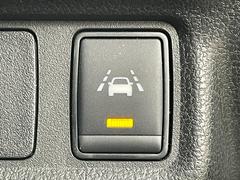 【車線逸脱防止支援システム（インテリジェントＬＩ／ＬＤＰ）】車線からはみ出しそうになると、車線内を走行するようにステアリング操作をサポートします！機能には限界があるためご注意ください。 7