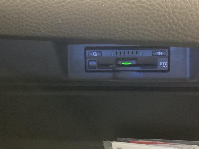 ハリアー プレミアム　ドライブレコーダー　ＥＴＣ　バックカメラ　オートクルーズコントロール　レーンアシスト　パワーシート　衝突被害軽減システム　ＴＶ　オートマチックハイビーム　オートライト　ＬＥＤヘッドランプ（9枚目）