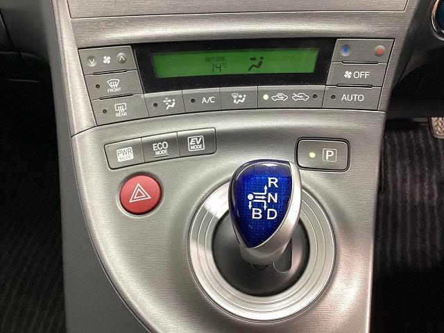 プリウス S ETC バックカメラ ナビ TV アルミホイール HID CVT スマートキー 電動格納ミラー 盗難防止システム CD Bluetooth 衝突安全ボディ ABS ESC エアコン パワーステアリング(9枚目)
