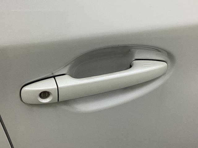 プリウス S ETC バックカメラ ナビ TV アルミホイール HID CVT スマートキー 電動格納ミラー 盗難防止システム CD Bluetooth 衝突安全ボディ ABS ESC エアコン パワーステアリング(31枚目)
