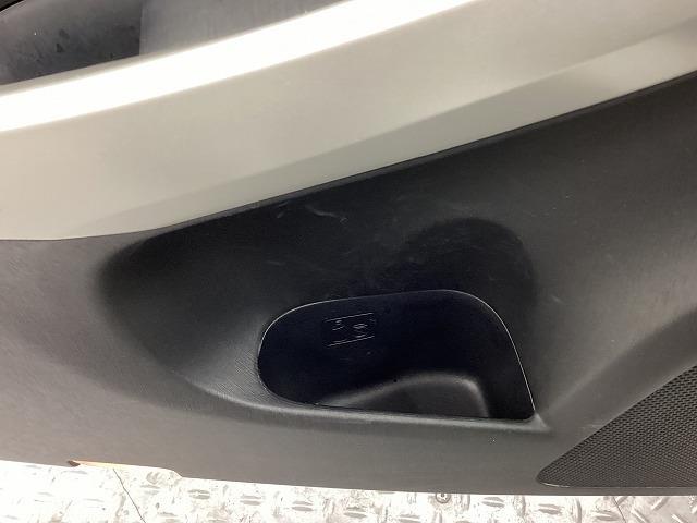 プリウス S ETC バックカメラ ナビ TV アルミホイール HID CVT スマートキー 電動格納ミラー 盗難防止システム CD Bluetooth 衝突安全ボディ ABS ESC エアコン パワーステアリング(42枚目)