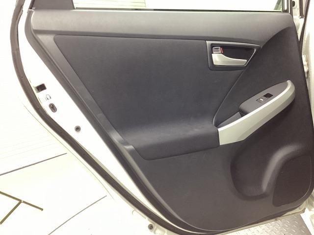 プリウス S ETC バックカメラ ナビ TV アルミホイール HID CVT スマートキー 電動格納ミラー 盗難防止システム CD Bluetooth 衝突安全ボディ ABS ESC エアコン パワーステアリング(49枚目)