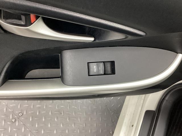 プリウス S ETC バックカメラ ナビ TV アルミホイール HID CVT スマートキー 電動格納ミラー 盗難防止システム CD Bluetooth 衝突安全ボディ ABS ESC エアコン パワーステアリング(50枚目)