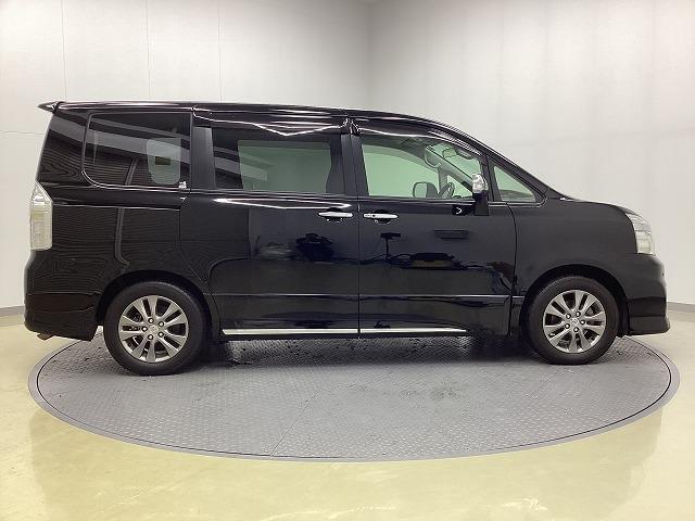 ヴォクシー ZS 煌Z ETC バックカメラ ナビ TV クリアランスソナー 両側電動スライドドア HID スマートキー 電動格納ミラー 後席モニター 3列シート ウォークスルー CVT アルミホイール 盗難防止システム(16枚目)