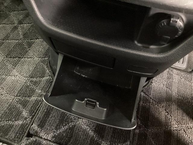 ヴォクシー ZS 煌Z ETC バックカメラ ナビ TV クリアランスソナー 両側電動スライドドア HID スマートキー 電動格納ミラー 後席モニター 3列シート ウォークスルー CVT アルミホイール 盗難防止システム(55枚目)