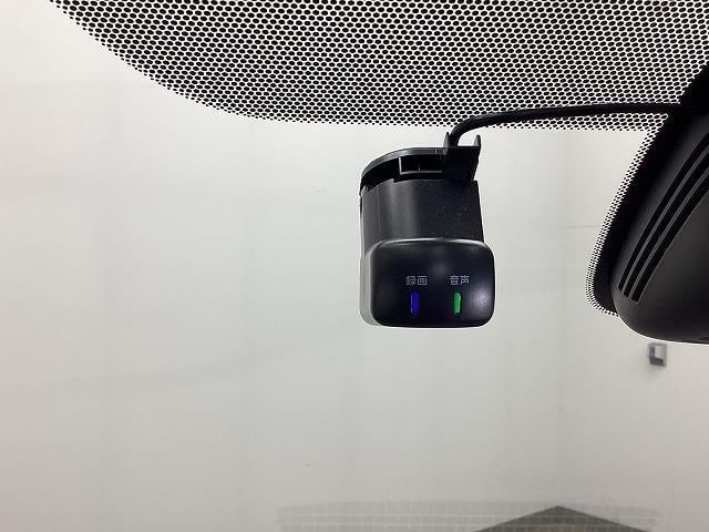 セレナ ＸＶ　ドライブレコーダー　ＥＴＣ　ナビ　ＴＶ　クリアランスソナー　オートクルーズコントロール　衝突被害軽減システム　両側電動スライドドア　スマートキー　アイドリングストップ　電動格納ミラー　３列シート（7枚目）