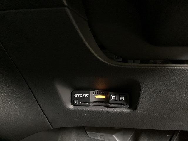 フィット ｅ：ＨＥＶホーム　２０周年特別仕様車　カーサ　ドライブレコーダー　バックカメラ　ナビ　ＴＶ　クリアランスソナー　オートクルーズコントロール　レーンアシスト　衝突被害軽減システム　アルミホイール　オートライト　ＬＥＤヘッドランプ　スマートキー（9枚目）