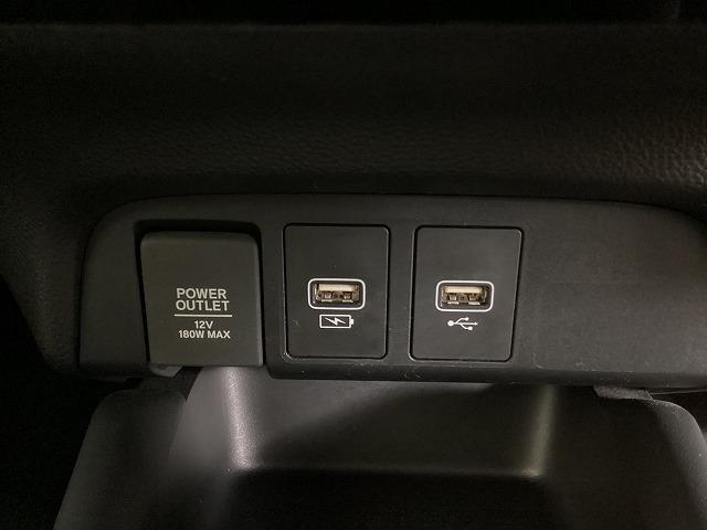 フィット ｅ：ＨＥＶホーム　２０周年特別仕様車　カーサ　ドライブレコーダー　バックカメラ　ナビ　ＴＶ　クリアランスソナー　オートクルーズコントロール　レーンアシスト　衝突被害軽減システム　アルミホイール　オートライト　ＬＥＤヘッドランプ　スマートキー（11枚目）