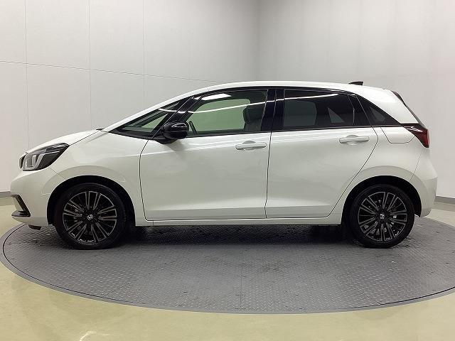 フィット ｅ：ＨＥＶホーム　２０周年特別仕様車　カーサ　ドライブレコーダー　バックカメラ　ナビ　ＴＶ　クリアランスソナー　オートクルーズコントロール　レーンアシスト　衝突被害軽減システム　アルミホイール　オートライト　ＬＥＤヘッドランプ　スマートキー（14枚目）