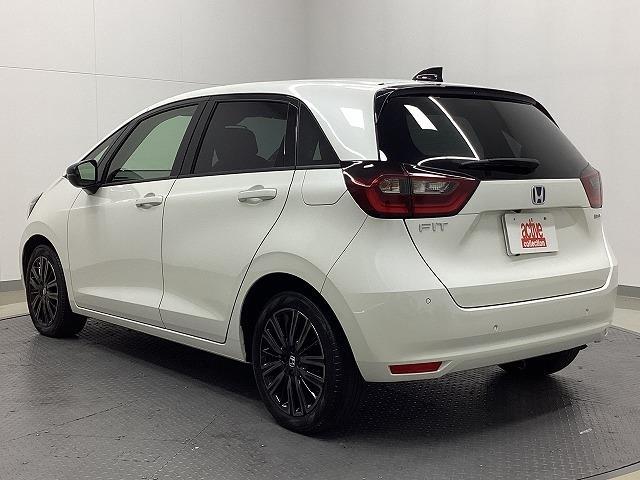 フィット ｅ：ＨＥＶホーム　２０周年特別仕様車　カーサ　ドライブレコーダー　バックカメラ　ナビ　ＴＶ　クリアランスソナー　オートクルーズコントロール　レーンアシスト　衝突被害軽減システム　アルミホイール　オートライト　ＬＥＤヘッドランプ　スマートキー（17枚目）