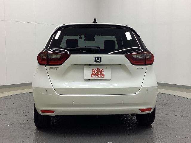 フィット ｅ：ＨＥＶホーム　２０周年特別仕様車　カーサ　ドライブレコーダー　バックカメラ　ナビ　ＴＶ　クリアランスソナー　オートクルーズコントロール　レーンアシスト　衝突被害軽減システム　アルミホイール　オートライト　ＬＥＤヘッドランプ　スマートキー（18枚目）