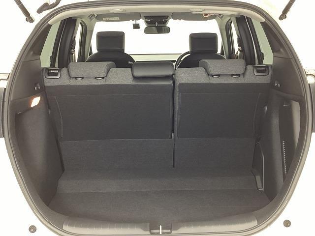 フィット ｅ：ＨＥＶホーム　２０周年特別仕様車　カーサ　ドライブレコーダー　バックカメラ　ナビ　ＴＶ　クリアランスソナー　オートクルーズコントロール　レーンアシスト　衝突被害軽減システム　アルミホイール　オートライト　ＬＥＤヘッドランプ　スマートキー（19枚目）