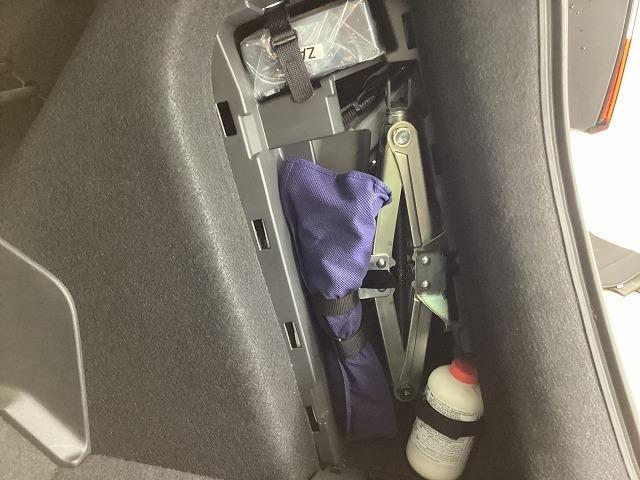 フィット ｅ：ＨＥＶホーム　２０周年特別仕様車　カーサ　ドライブレコーダー　バックカメラ　ナビ　ＴＶ　クリアランスソナー　オートクルーズコントロール　レーンアシスト　衝突被害軽減システム　アルミホイール　オートライト　ＬＥＤヘッドランプ　スマートキー（28枚目）