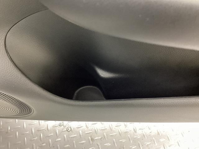 フィット ｅ：ＨＥＶホーム　２０周年特別仕様車　カーサ　ドライブレコーダー　バックカメラ　ナビ　ＴＶ　クリアランスソナー　オートクルーズコントロール　レーンアシスト　衝突被害軽減システム　アルミホイール　オートライト　ＬＥＤヘッドランプ　スマートキー（44枚目）