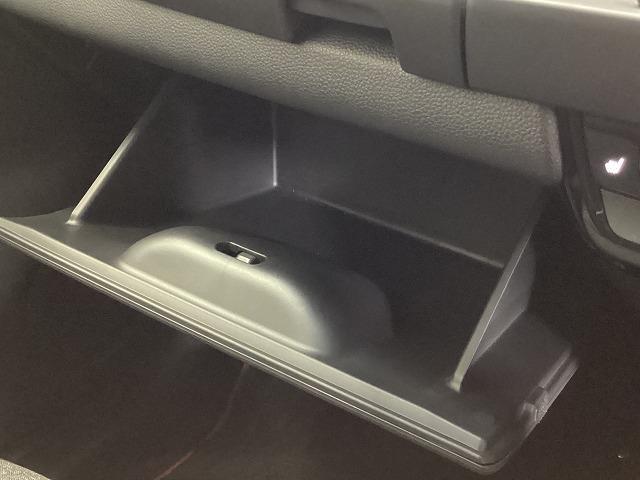 フィット ｅ：ＨＥＶホーム　２０周年特別仕様車　カーサ　ドライブレコーダー　バックカメラ　ナビ　ＴＶ　クリアランスソナー　オートクルーズコントロール　レーンアシスト　衝突被害軽減システム　アルミホイール　オートライト　ＬＥＤヘッドランプ　スマートキー（45枚目）