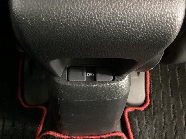 フィット ｅ：ＨＥＶホーム　２０周年特別仕様車　カーサ　ドライブレコーダー　バックカメラ　ナビ　ＴＶ　クリアランスソナー　オートクルーズコントロール　レーンアシスト　衝突被害軽減システム　アルミホイール　オートライト　ＬＥＤヘッドランプ　スマートキー（56枚目）