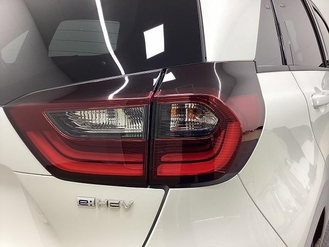 フィット ｅ：ＨＥＶホーム　２０周年特別仕様車　カーサ　ドライブレコーダー　バックカメラ　ナビ　ＴＶ　クリアランスソナー　オートクルーズコントロール　レーンアシスト　衝突被害軽減システム　アルミホイール　オートライト　ＬＥＤヘッドランプ　スマートキー（58枚目）