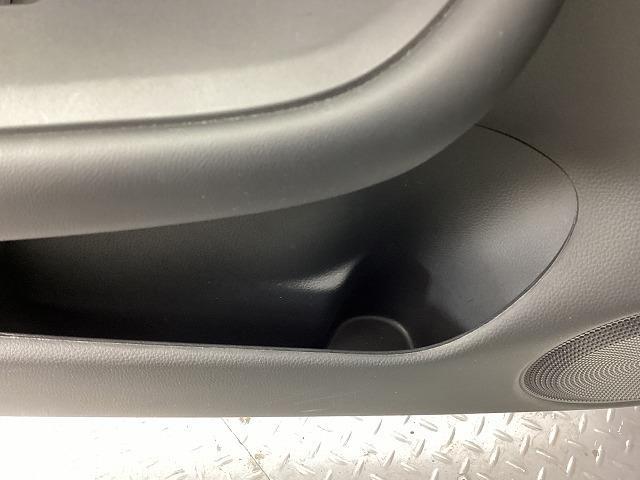 フィット ｅ：ＨＥＶホーム　２０周年特別仕様車　カーサ　ドライブレコーダー　バックカメラ　ナビ　ＴＶ　クリアランスソナー　オートクルーズコントロール　レーンアシスト　衝突被害軽減システム　アルミホイール　オートライト　ＬＥＤヘッドランプ　スマートキー（69枚目）