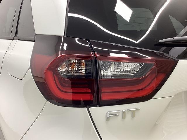 フィット ｅ：ＨＥＶホーム　２０周年特別仕様車　カーサ　ドライブレコーダー　バックカメラ　ナビ　ＴＶ　クリアランスソナー　オートクルーズコントロール　レーンアシスト　衝突被害軽減システム　アルミホイール　オートライト　ＬＥＤヘッドランプ　スマートキー（78枚目）