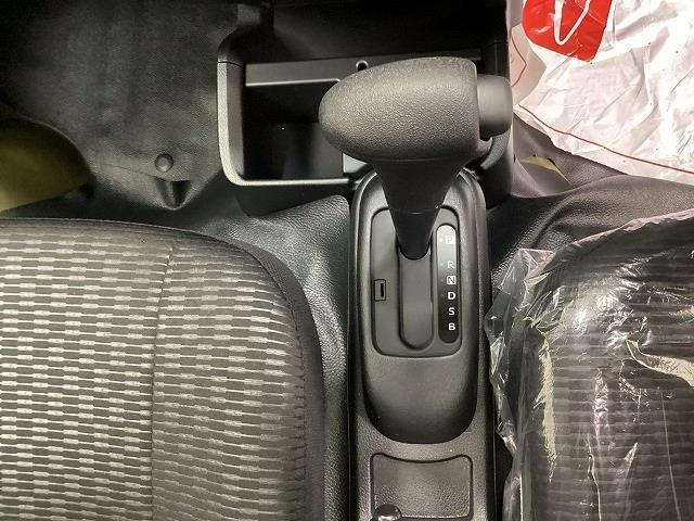 ハイゼットトラック ジャンボ　４ＷＤ　ＣＶＴ　衝突被害軽減システム　クリアランスソナー　スマートキー　アイドリングストップ　電動格納ミラー　オートライト　ＥＳＣ　エアコン　パワーステアリング　パワーウィンドウ（4枚目）