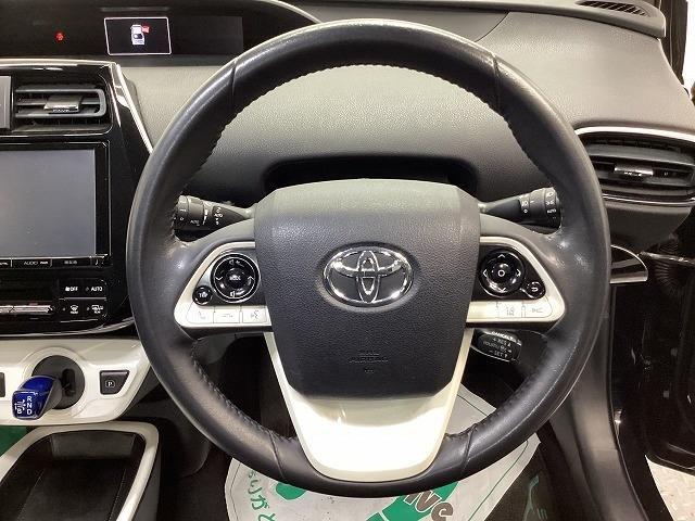 プリウス Ａ　ドライブレコーダー　ＥＴＣ　クリアランスソナー　レーンアシスト　オートクルーズコントロール　パークアシスト　衝突被害軽減システム　バックカメラ　ナビ　ＴＶ　アルミホイール　オートマチックハイビーム（3枚目）