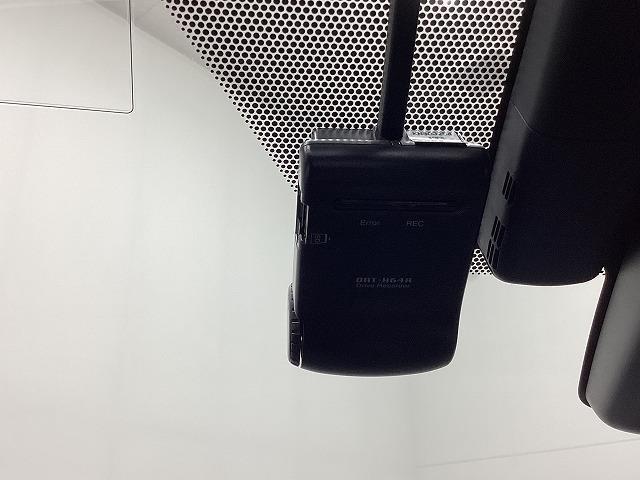 プリウス Ａ　ドライブレコーダー　ＥＴＣ　クリアランスソナー　レーンアシスト　オートクルーズコントロール　パークアシスト　衝突被害軽減システム　バックカメラ　ナビ　ＴＶ　アルミホイール　オートマチックハイビーム（10枚目）