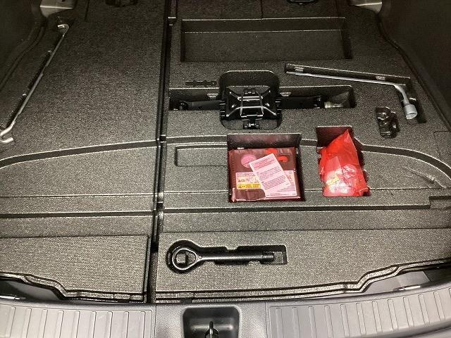 プリウス Ａ　ドライブレコーダー　ＥＴＣ　クリアランスソナー　レーンアシスト　オートクルーズコントロール　パークアシスト　衝突被害軽減システム　バックカメラ　ナビ　ＴＶ　アルミホイール　オートマチックハイビーム（42枚目）