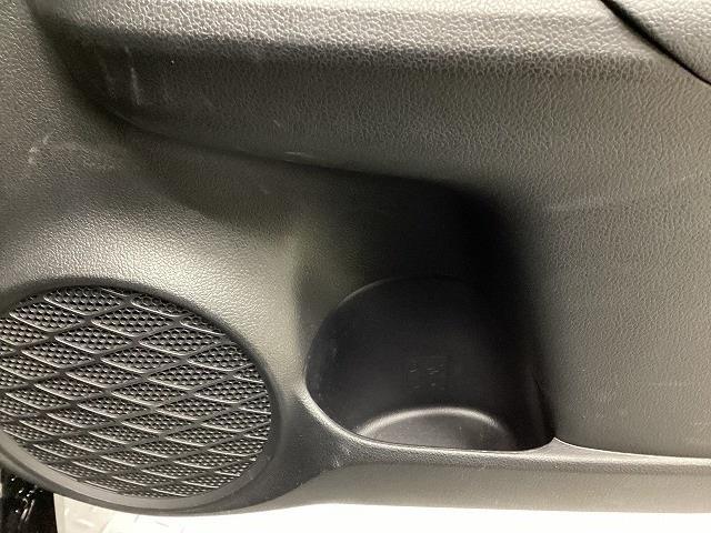 プリウス Ａ　ドライブレコーダー　ＥＴＣ　クリアランスソナー　レーンアシスト　オートクルーズコントロール　パークアシスト　衝突被害軽減システム　バックカメラ　ナビ　ＴＶ　アルミホイール　オートマチックハイビーム（63枚目）