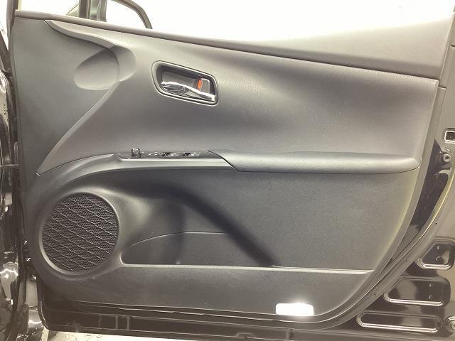 プリウス Ａ　ドライブレコーダー　ＥＴＣ　クリアランスソナー　レーンアシスト　オートクルーズコントロール　パークアシスト　衝突被害軽減システム　バックカメラ　ナビ　ＴＶ　アルミホイール　オートマチックハイビーム（72枚目）