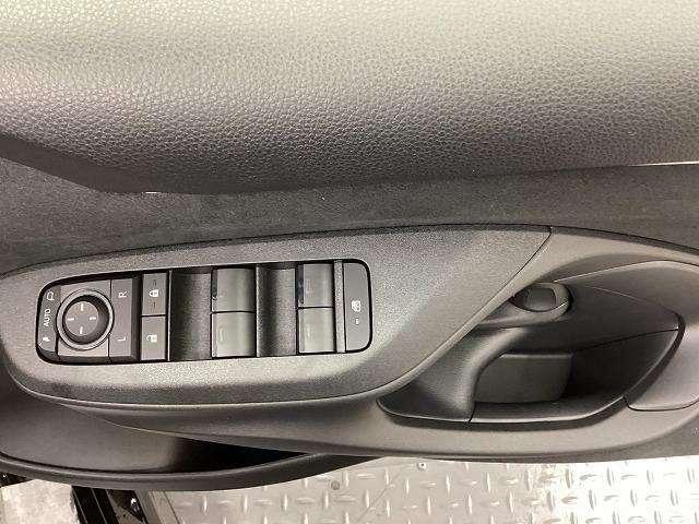 ヤリス Ｘ　登録済未使用車　トヨタセーフティセンス　純正８インチディスプレイオーディオ　バックカメラ　ＥＴＣ（22枚目）