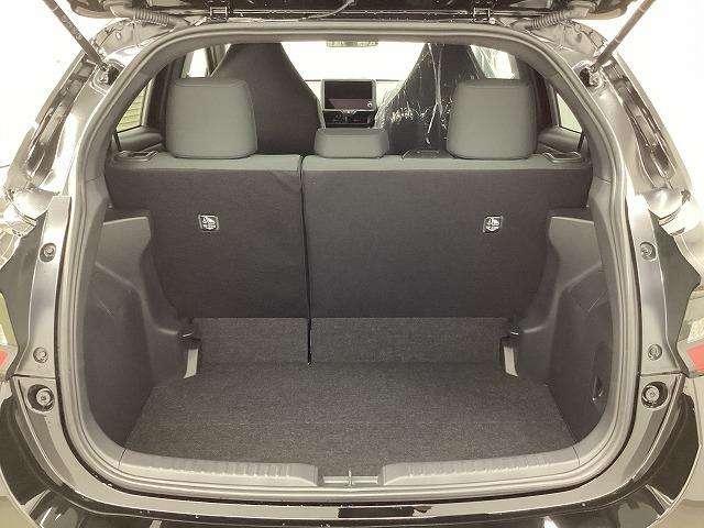 ヤリス Ｘ　登録済未使用車　トヨタセーフティセンス　純正８インチディスプレイオーディオ　バックカメラ　ＥＴＣ（64枚目）