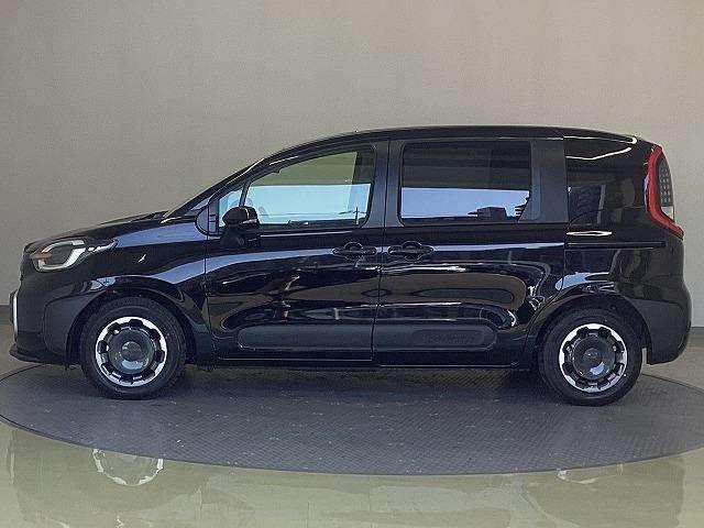 シエンタ Ｚ　登録済未使用車　トヨタセーフティセンス　１０．５インチディスプレイオーディオ　両側パワースライドドア（7枚目）