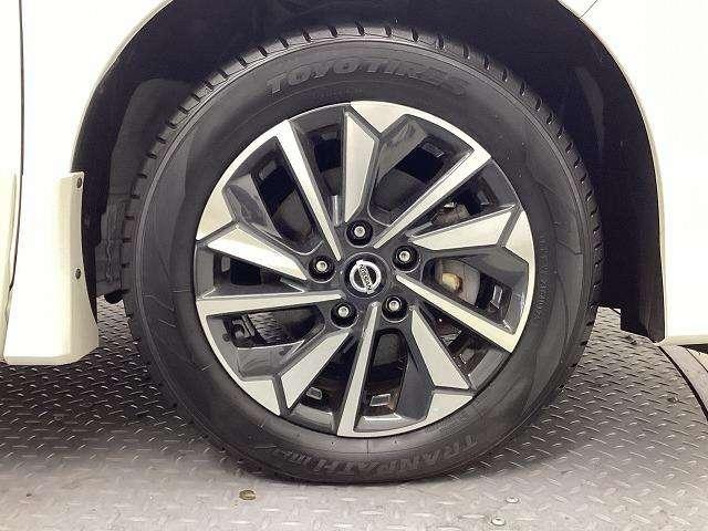 セレナ ハイウェイスターＶ　エマージェンシーブレーキ　両側パワースライドドア　純正ナビ　ＴＶ　バックモニター（5枚目）