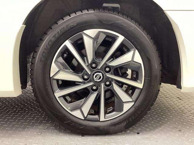 セレナ ハイウェイスターＶ　エマージェンシーブレーキ　両側パワースライドドア　純正ナビ　ＴＶ　バックモニター（7枚目）