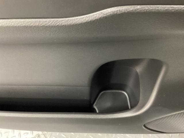 セレナ ハイウェイスターＶ　エマージェンシーブレーキ　両側パワースライドドア　純正ナビ　ＴＶ　バックモニター（64枚目）