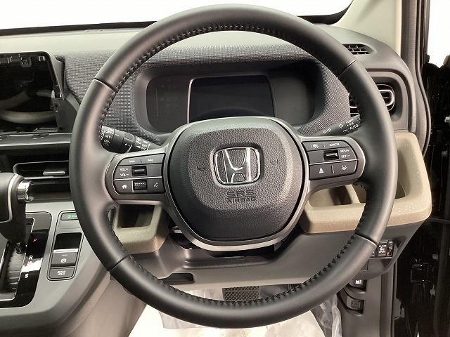 フリード エアー EX バックカメラ クリアランスソナー オートクルーズコントロール レーンアシスト 衝突被害軽減システム 両側電動スライドドア オートライト LEDヘッドランプ スマートキー 電動格納ミラー シートヒーター(3枚目)