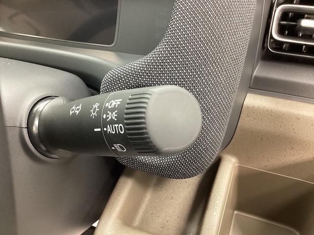 フリード エアー EX バックカメラ クリアランスソナー オートクルーズコントロール レーンアシスト 衝突被害軽減システム 両側電動スライドドア オートライト LEDヘッドランプ スマートキー 電動格納ミラー シートヒーター(6枚目)