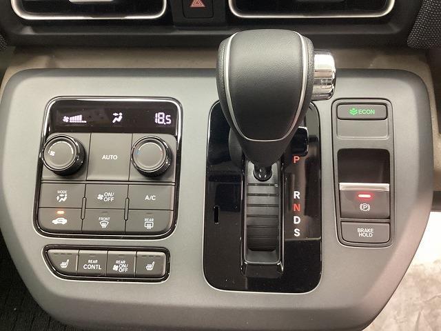 フリード エアー EX クリアランスソナー オートクルーズコントロール レーンアシスト 衝突被害軽減システム 両側電動スライドドア オートライト LEDヘッドランプ スマートキー 電動格納ミラー シートヒーター 3列シート(4枚目)