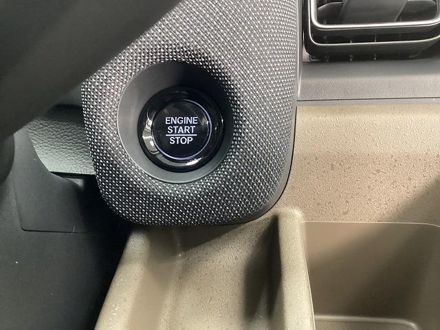 フリード エアー EX クリアランスソナー オートクルーズコントロール レーンアシスト 衝突被害軽減システム 両側電動スライドドア オートライト LEDヘッドランプ スマートキー 電動格納ミラー シートヒーター 3列シート(6枚目)