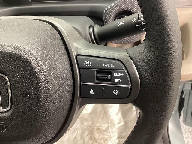 フリード エアー EX クリアランスソナー オートクルーズコントロール レーンアシスト 衝突被害軽減システム 両側電動スライドドア オートライト LEDヘッドランプ スマートキー 電動格納ミラー シートヒーター 3列シート(8枚目)