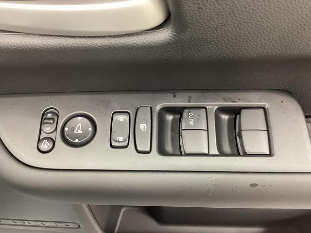 フリード エアー EX クリアランスソナー オートクルーズコントロール レーンアシスト 衝突被害軽減システム 両側電動スライドドア オートライト LEDヘッドランプ スマートキー 電動格納ミラー シートヒーター 3列シート(10枚目)