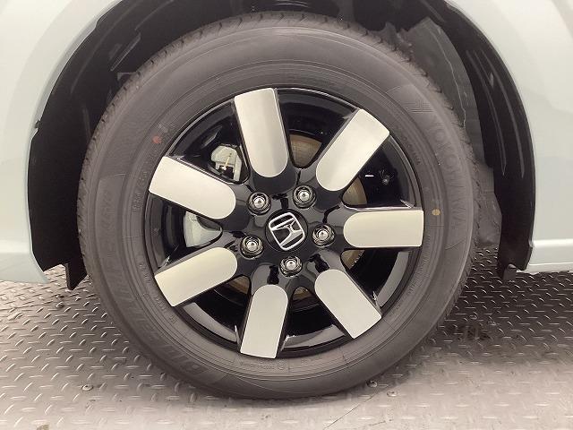 フリード エアー EX クリアランスソナー オートクルーズコントロール レーンアシスト 衝突被害軽減システム 両側電動スライドドア オートライト LEDヘッドランプ スマートキー 電動格納ミラー シートヒーター 3列シート(31枚目)