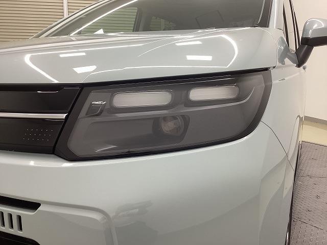 フリード エアー EX クリアランスソナー オートクルーズコントロール レーンアシスト 衝突被害軽減システム 両側電動スライドドア オートライト LEDヘッドランプ スマートキー 電動格納ミラー シートヒーター 3列シート(34枚目)