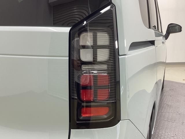 フリード エアー EX クリアランスソナー オートクルーズコントロール レーンアシスト 衝突被害軽減システム 両側電動スライドドア オートライト LEDヘッドランプ スマートキー 電動格納ミラー シートヒーター 3列シート(46枚目)