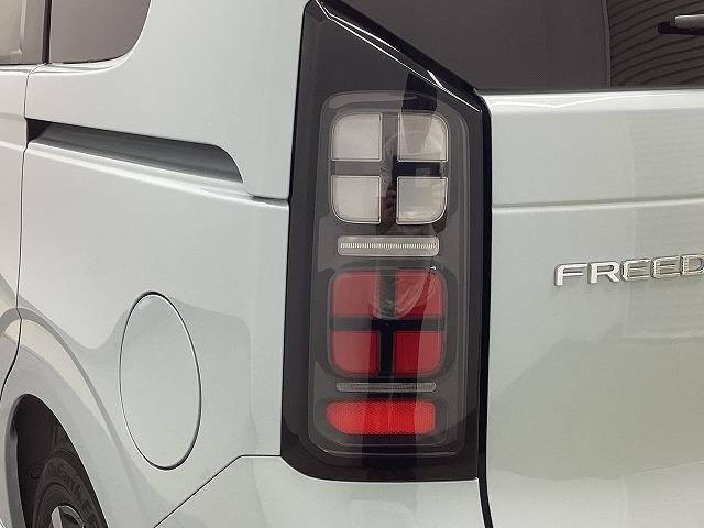 フリード エアー EX クリアランスソナー オートクルーズコントロール レーンアシスト 衝突被害軽減システム 両側電動スライドドア オートライト LEDヘッドランプ スマートキー 電動格納ミラー シートヒーター 3列シート(52枚目)