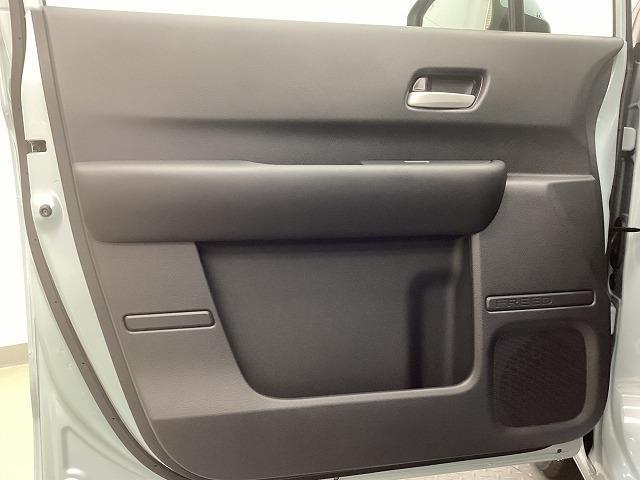 フリード エアー EX クリアランスソナー オートクルーズコントロール レーンアシスト 衝突被害軽減システム 両側電動スライドドア オートライト LEDヘッドランプ スマートキー 電動格納ミラー シートヒーター 3列シート(58枚目)